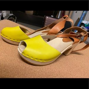 BRYR PEEP TOE CLOG ANKLE WRAP